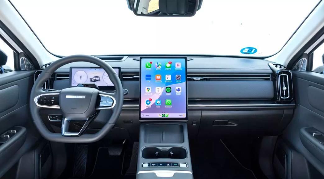 Aspecto vistoso el del interior del híbrido enchufable de Jaecoo.