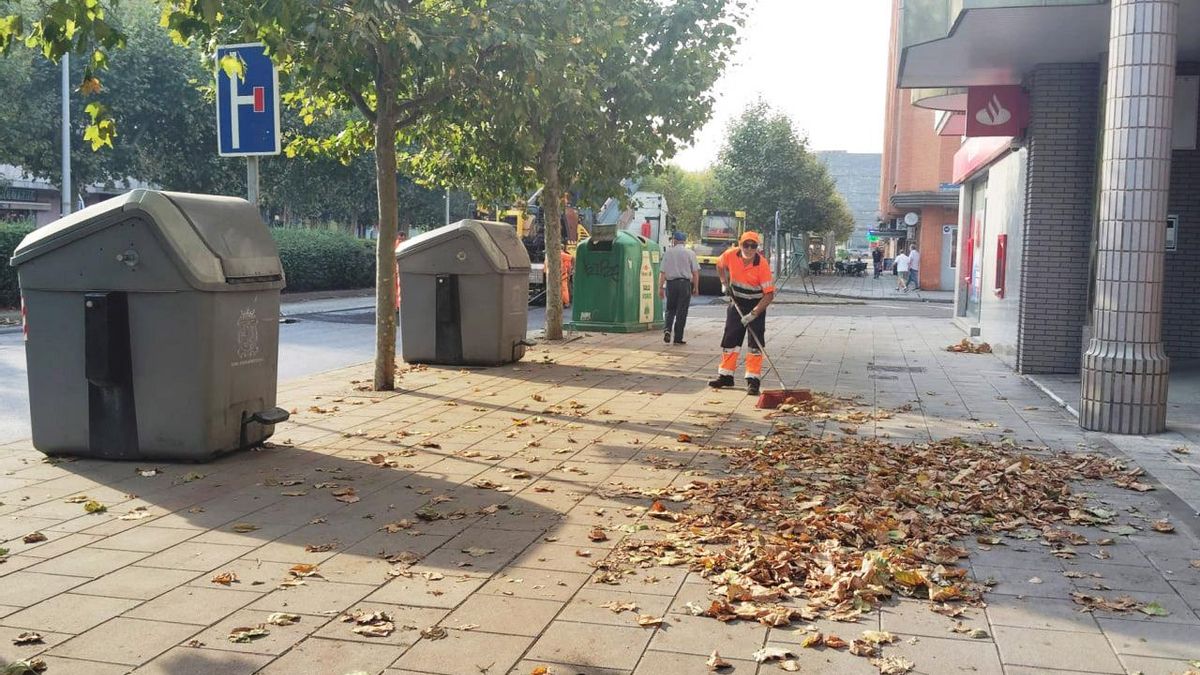 La ola de calor seca los árboles y muestra en pleno verano estampas de puro otoño en León