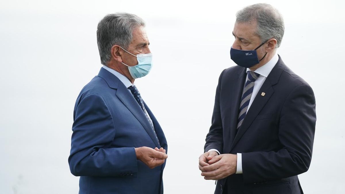 Urkullu y Revilla escenifican la apertura de la movilidad entre Euskadi y Cantabria con una llamada a la prudencia