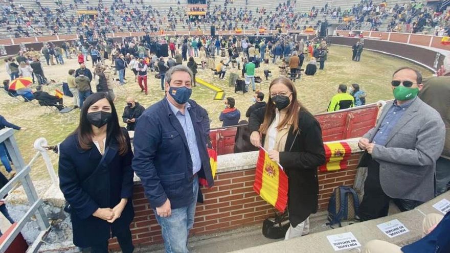 Diputados valencianos de Vox se saltaron el cierre perimetral para acudir a un acto electoral en Madrid