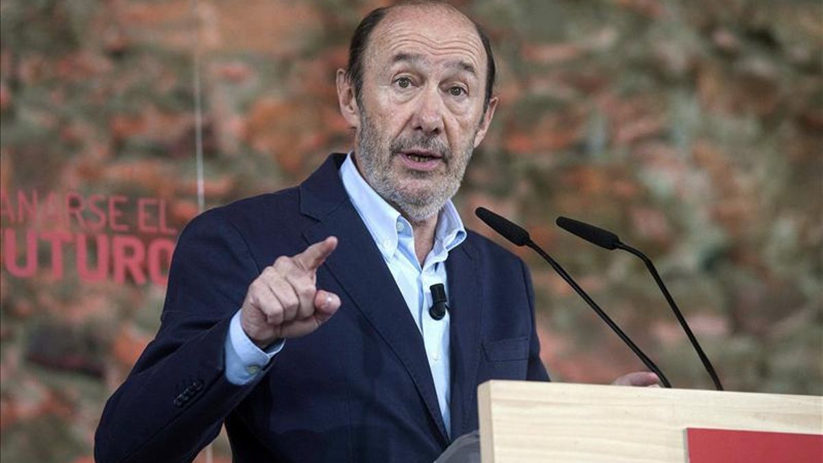 Rubalcaba pide suprimir los billetes de 500 euros para frenar el fraude y la pobreza
