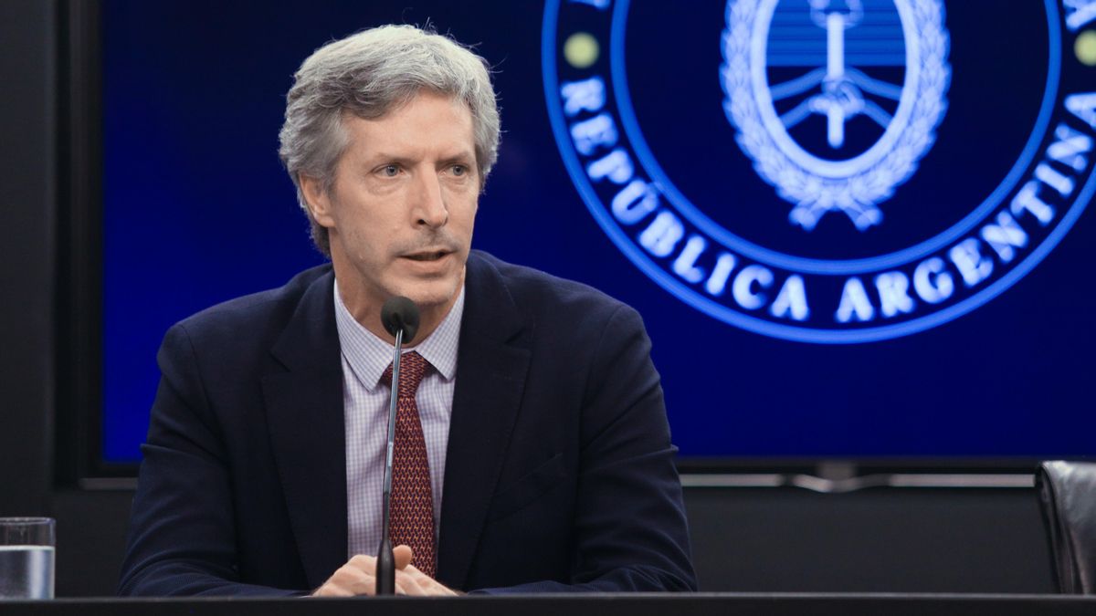 Bausili admitió que el cepo que aún rige para operaciones cambiarias para las empresas “podría quedar así”