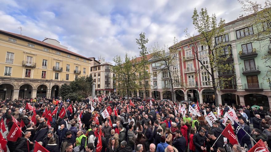Arasti: "Desde Solvay en Bruselas deberían entender que pedir ayudas y sumar despidos es una contradicción"