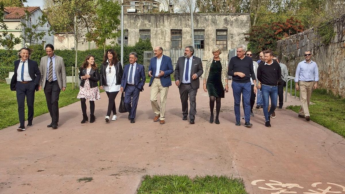 Visita de los dirigentes del PRC a la finca de La Remonta.