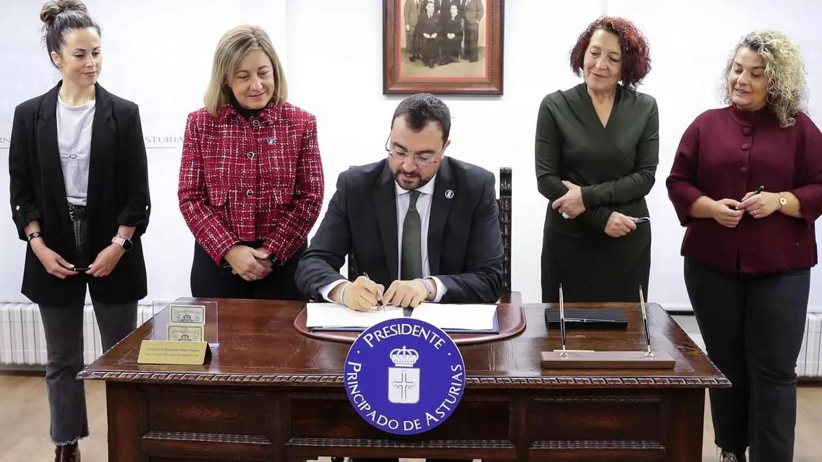 Barbón, tras dimitir su consejera de Educación en plena huelga de enseñanza: “No son días fáciles para nadie”