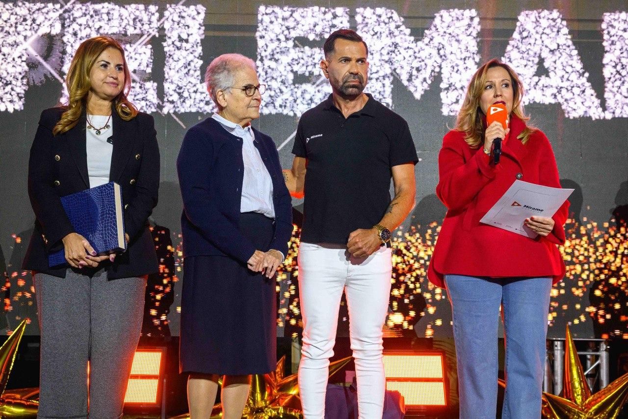 El director de Mírame Televisión, Mírame Televisión, Manuel Artiles, junto a la presidenta del Cabildo de Tenerife, Rosa Dávila. 