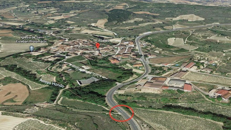 Un fallecido y dos personas heridas en un accidente por choque frontal en Ábalos