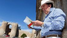 García Yebra analiza en "Madera de Cela" un escritor engullido por la palabra
