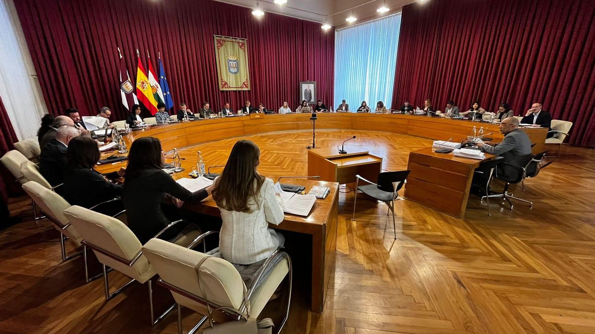 Escobar defiende la gestión del Plan de Vivienda en Logroño con 1.400 VPO y el pleno rechaza recuperar los sorteos