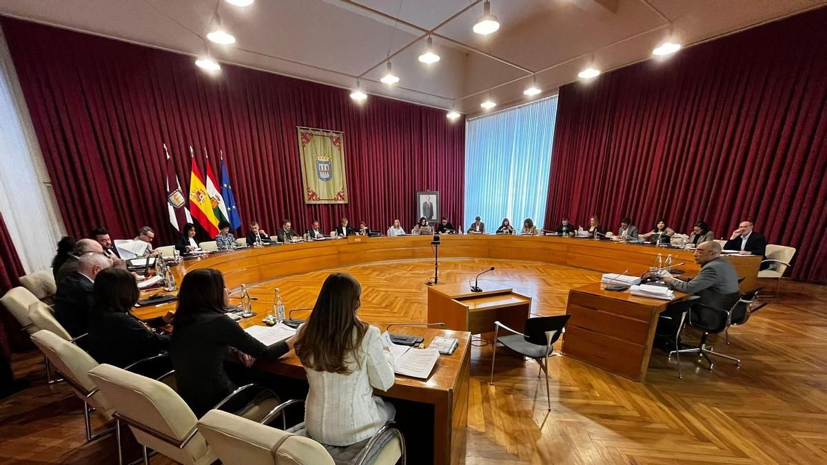 El PP saca adelante en solitario una modificación de crédito de 710.000 euros ante las críticas de la oposición