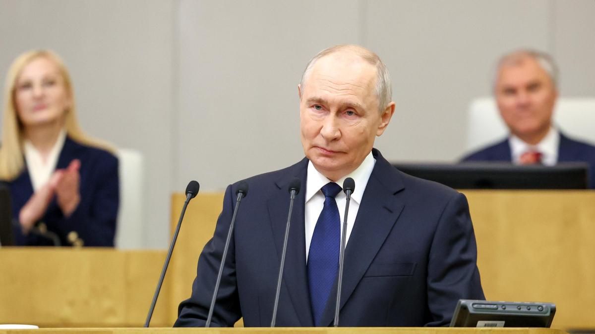 El presidente ruso, Vladímir Putin, interviene durante la primera sesión plenaria de la novena Duma Estatal de Rusia. 