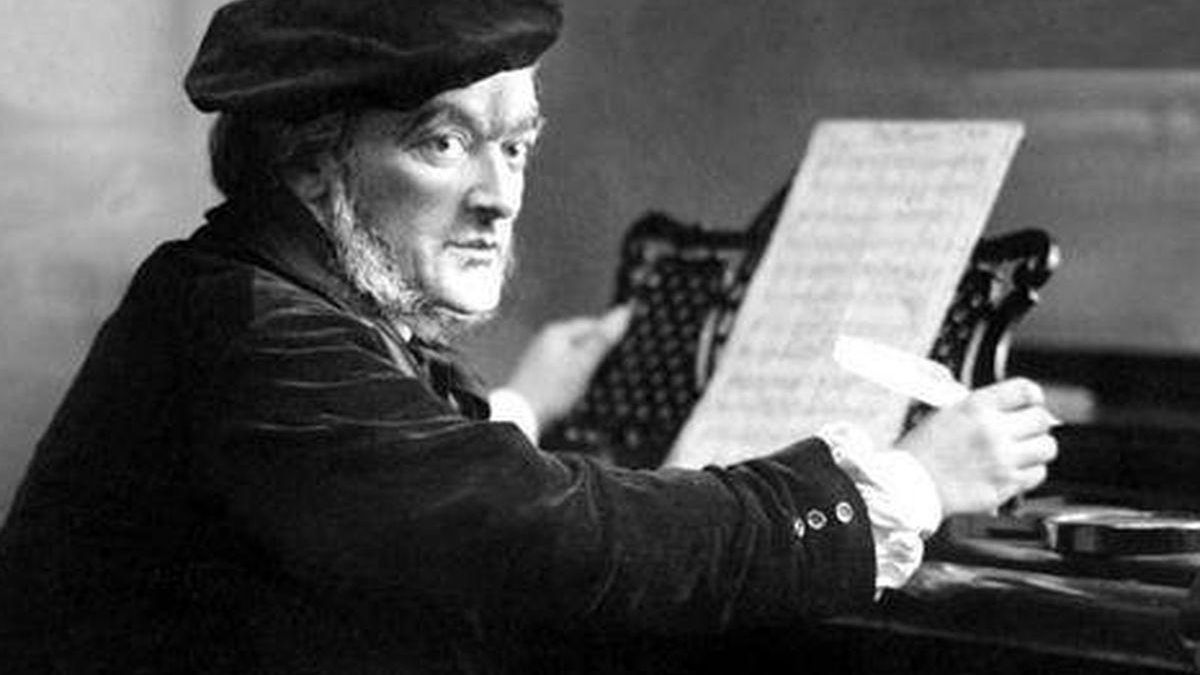 El compositor interrumpió el trabajo durante doce años tras concluir el segundo acto de Sigfrido, en 1869 retomó la partitura y concluyó la obra completa en 1874