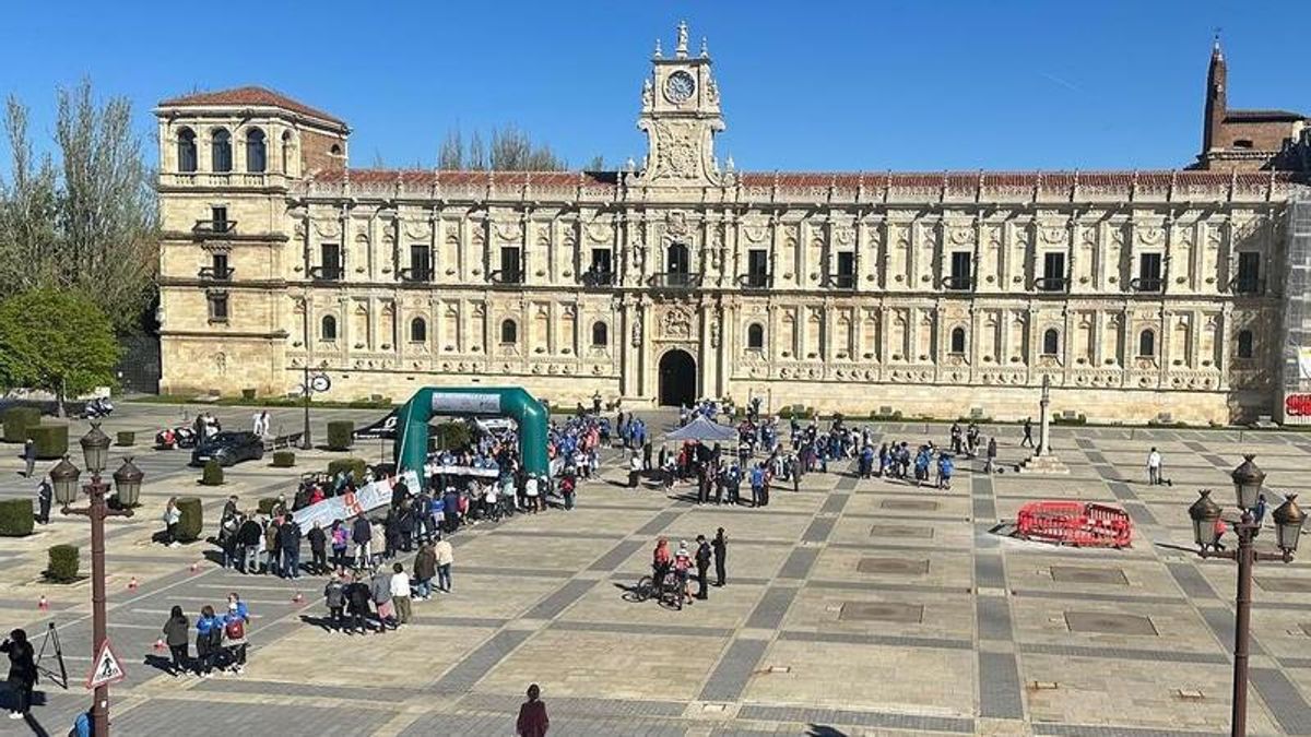 Escasa participación en la carrera organizada por la Junta de Castilla y León en la capital leonesa por el Día de la Comunidad.