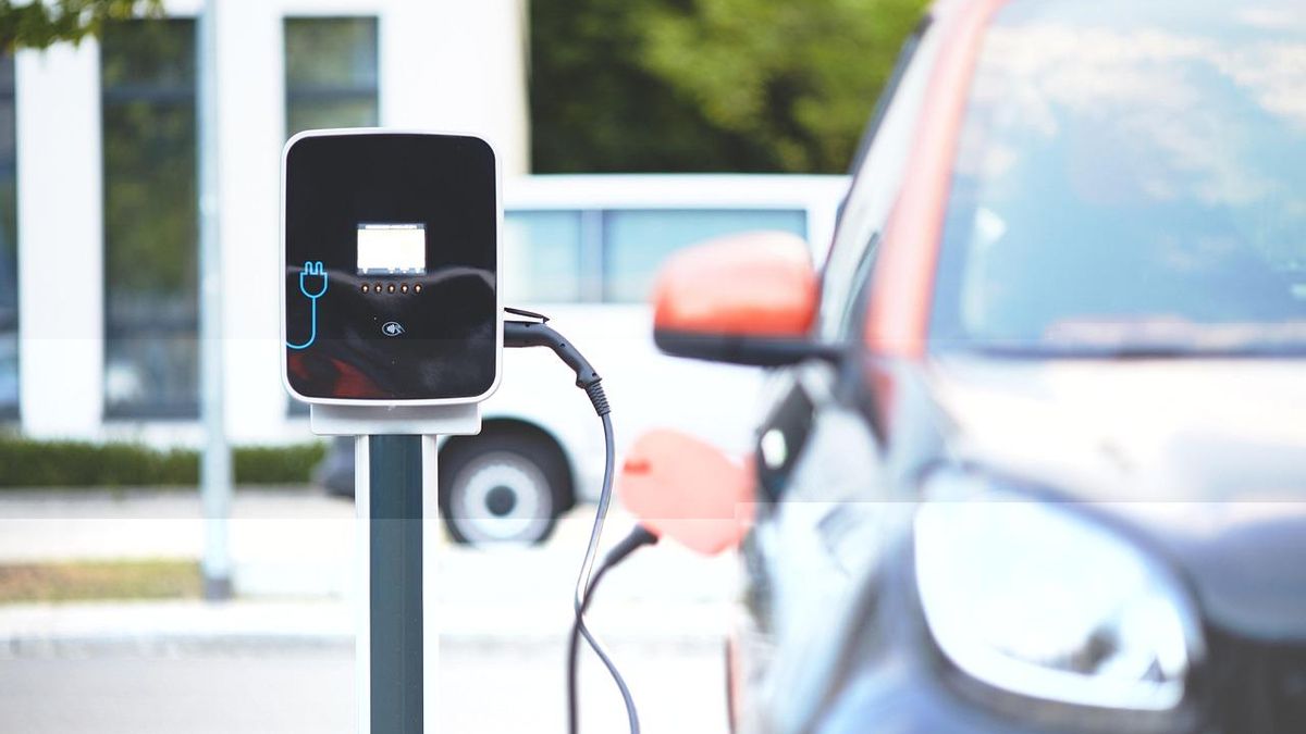 Cómo y dónde encontrar puntos de recarga coche eléctrico gratis en España