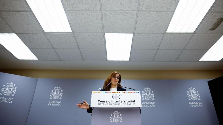La ministra de Sanidad, Mónica García, durante una rueda de prensa en Madrid.