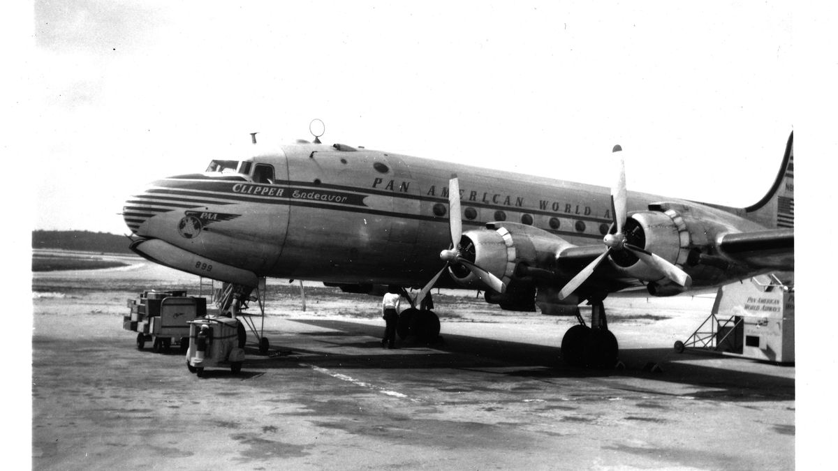 Localizan en el fondo del océano los restos de un avión estrellado en 1952 en el que murieron 52 personas