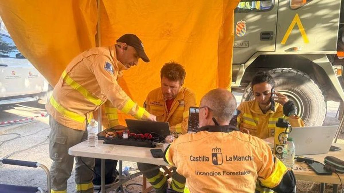 "Estabilizado" un perímetro de 30 kilómetros de los incendios de Madrid y Ávila en el límite con Toledo