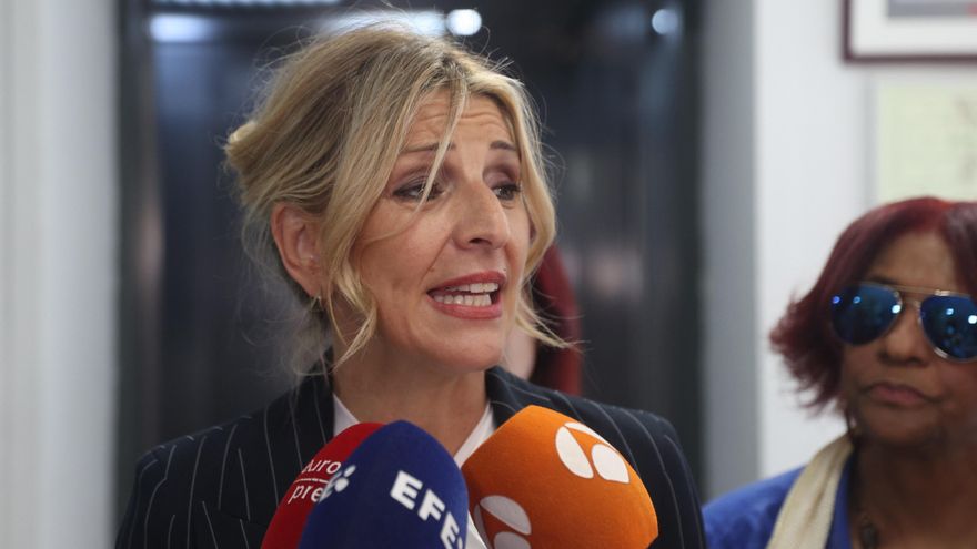 La vicepresidenta segunda y ministra de Trabajo y Economía Social, Yolanda Díaz, ofrece unas declaraciones a la prensa a su llegada a la inauguración de la jornada 'El Convenio 189 de la OIT sobre trabajo decente de las trabajadoras del hogar y cuidados.