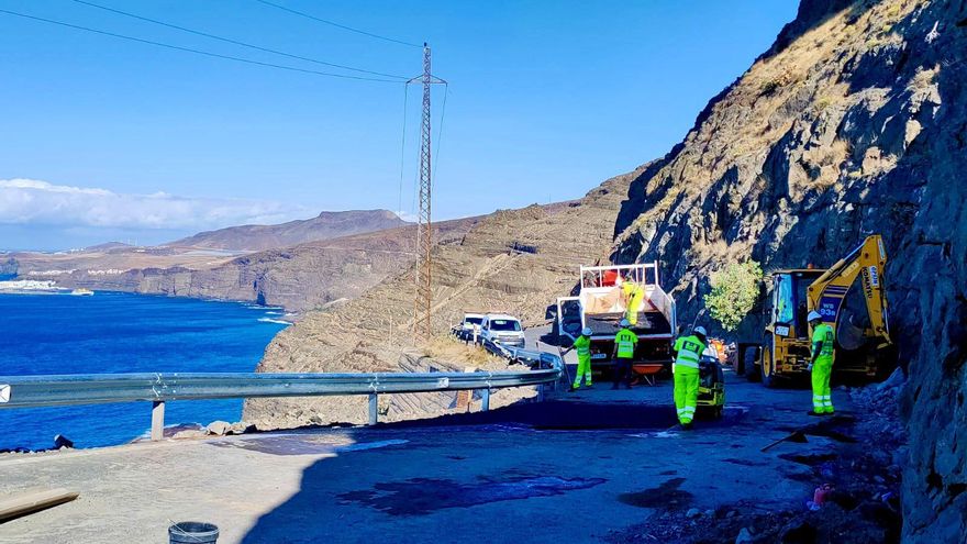 La carretera de La Aldea vuelve a estar abierta al tráfico tras el desprendimiento causado por las lluvias