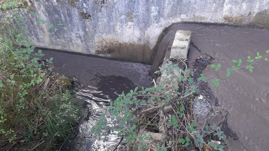 El Ayuntamiento de Elorrio denuncia un nuevo vertido en el arroyo Pulla por las obras del tren de alta velocidad