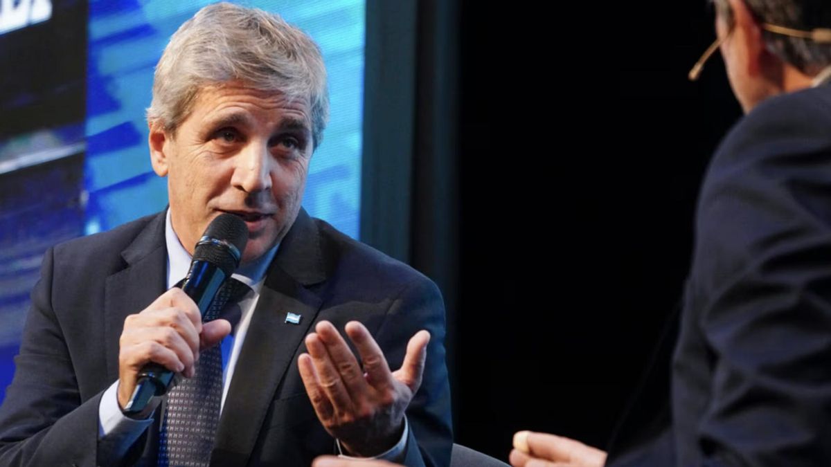 Caputo anunció una flexibilización de los créditos en dólares para las empresas