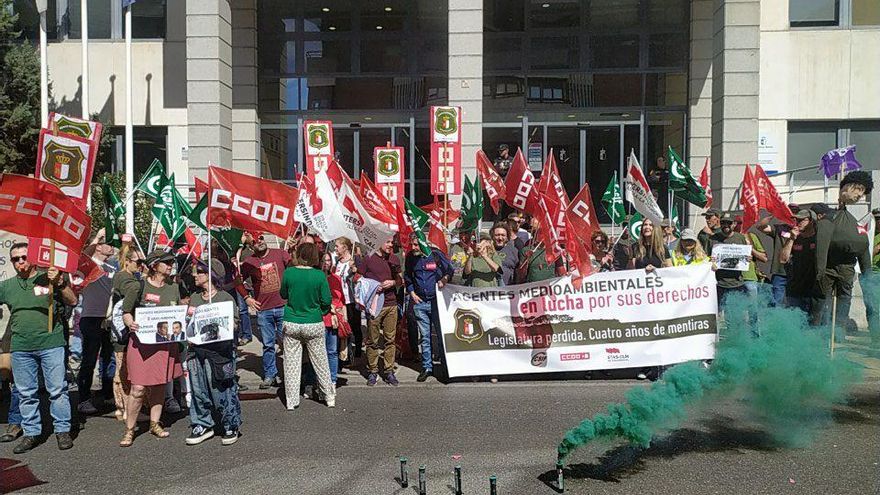La protesta de los agentes medioambientales, a un mes de las elecciones: "Ocho años de tomadura de pelo"