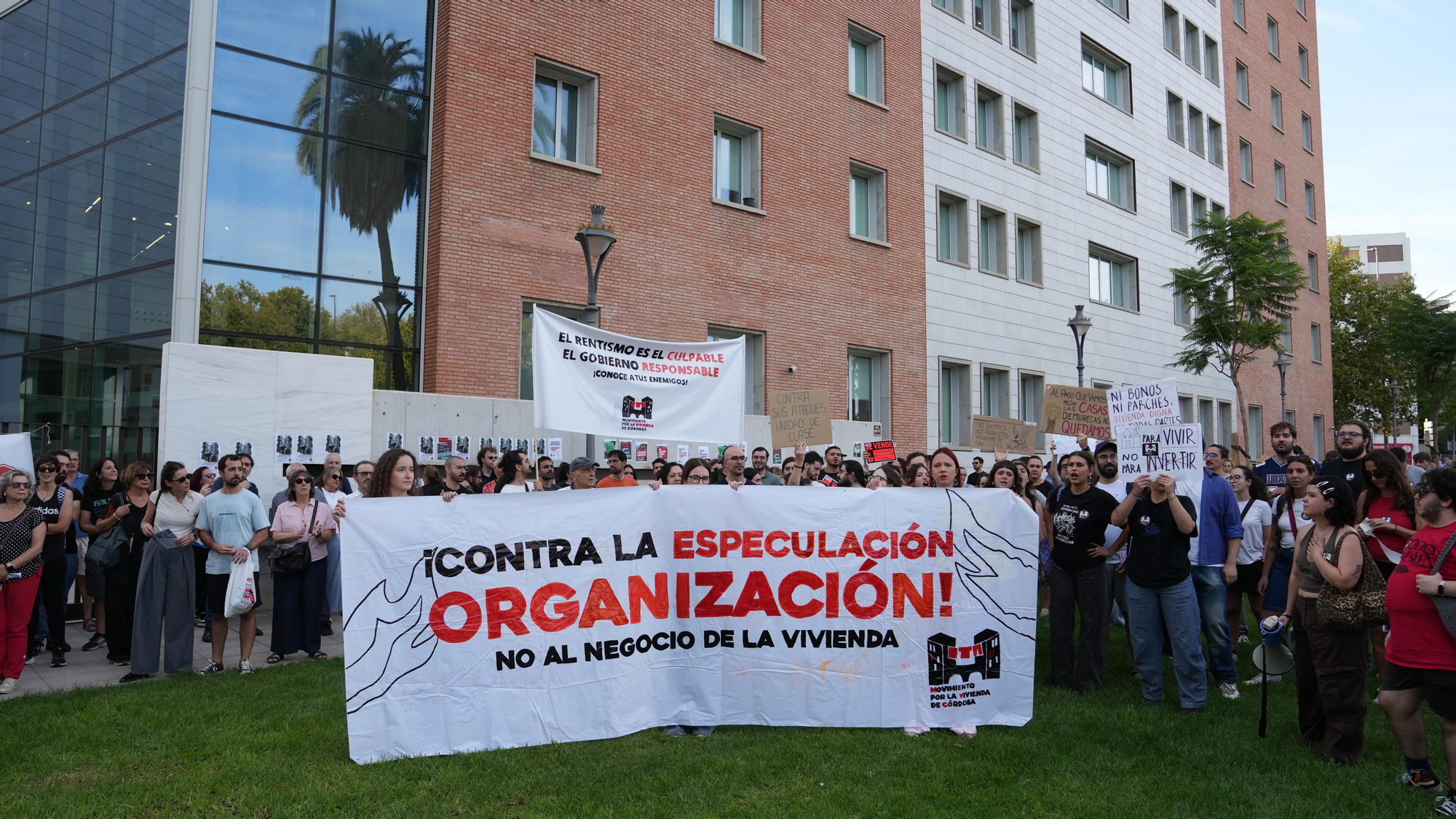 Concentración en Córdoba por la vivienda tras el desahucio de Maricarmen