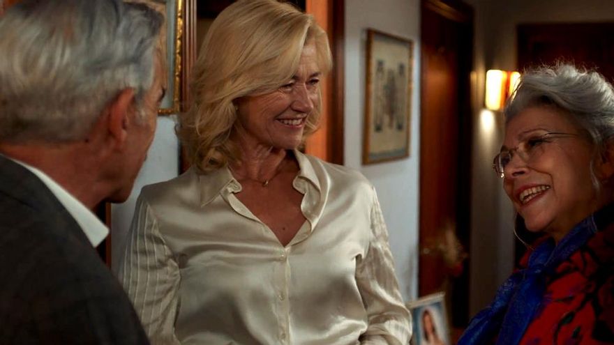 Antonio, Mercedes y su hermana Cecilia, en 'Cuéntame cómo pasó'