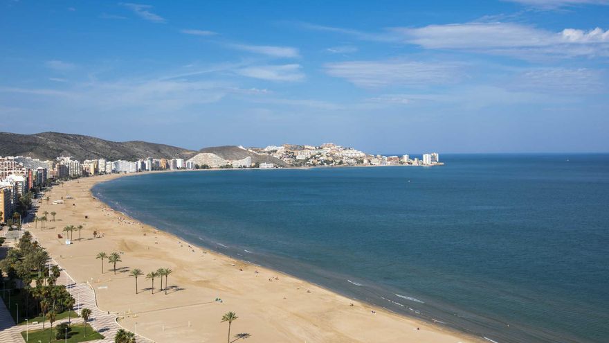 La localidad valenciana en la que puedes descubrir más de 12 kilómetros de playas condecoradas con bandera azul