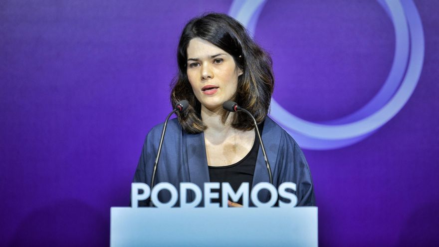 La portavoz de Podemos, Isa Serra, valora la actualidad política durante una rueda de prensa en la sede del partido.