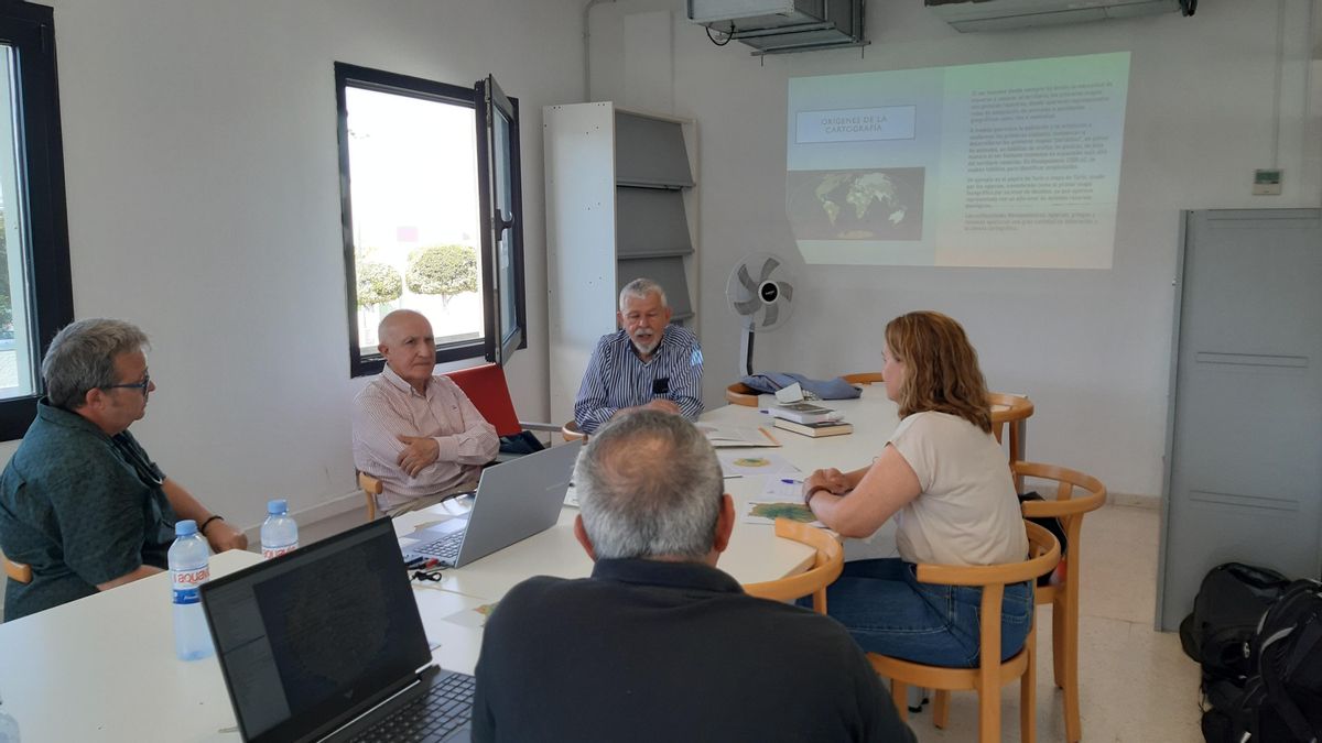 Taller para elaborar mapas temáticos de Canarias impartido por Guillermo Morales.