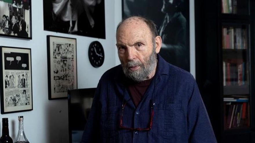 Ángel Alonso, el creador contracultural que revolucionó la televisión con 'Planeta Imaginario' y el teatro con 'Historias de la puta mili'