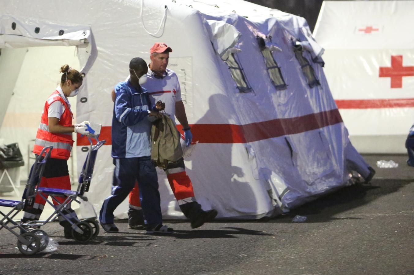 Rescatadas 59 personas a bordo de un cayuco en Gran Canaria