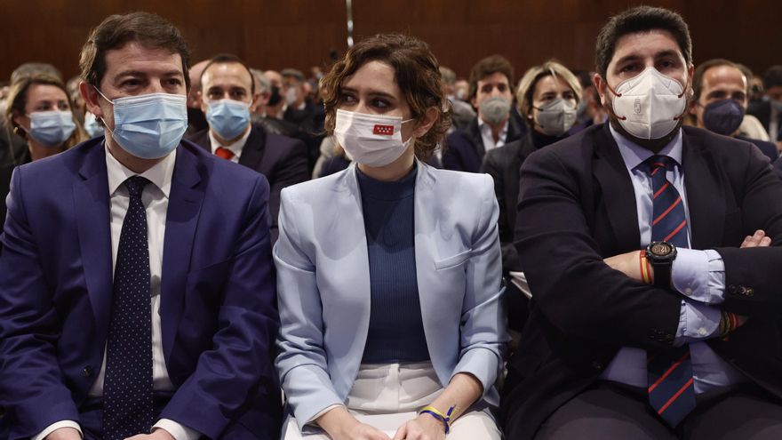 El presidente de la Junta de Castilla y León en funciones, Alfonso Fernández Mañueco; la presidenta de la Comunidad de Madrid, Isabel Díaz Ayuso, y el presidente de la Región de Murcia, Fernando López Miras