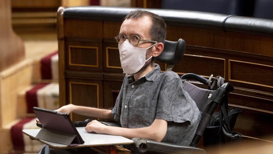 El portavoz de Unidas Podemos, Pablo Echenique, en una sesión plenaria en el Congreso de los Diputados, a 14 de octubre de 2021, en Madrid, (España).