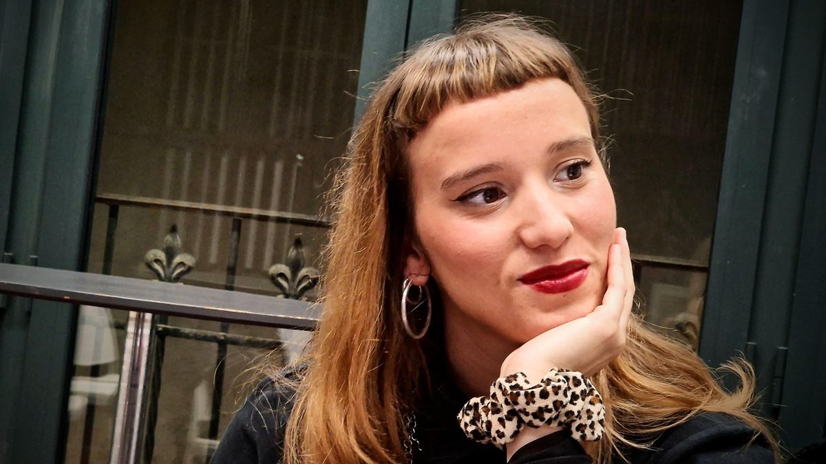 Plena d’energia i amb fusta d’artista, aquesta xica, La Xica, forma part d’un panorama musical valencià que s’està redefinint en clau de dona.