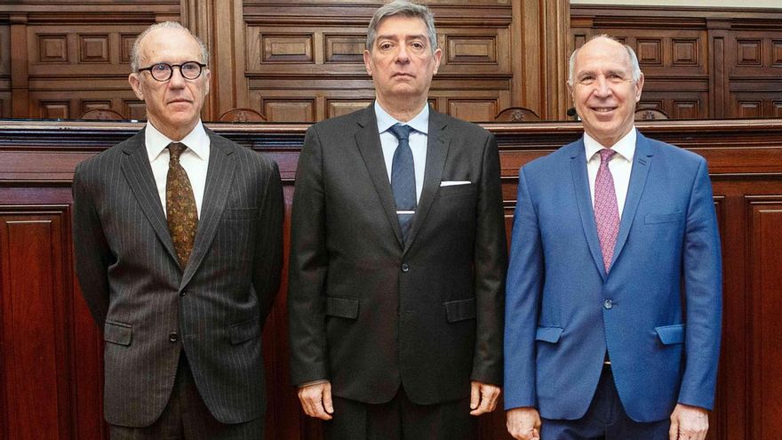 La Corte le da la espalda a los excombatientes y la oposición amenaza con ir contra el DNU 70 de Milei