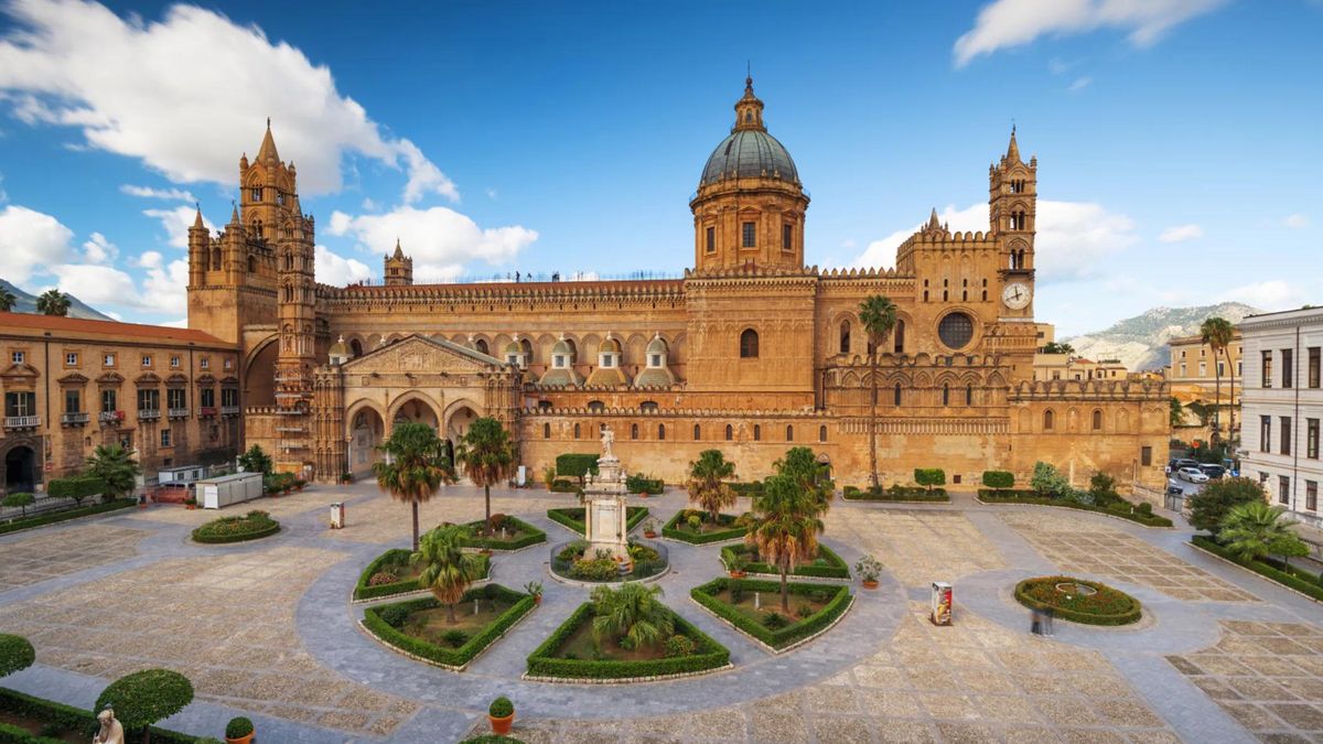 La bonita ciudad del Mediterráneo donde encontrar restos fenicios, iglesias barrocas y edificios estilo art nouveau