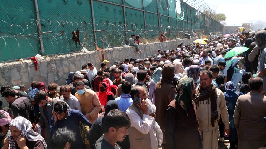 Vista de afganos que intentaban acceder al aeropuerto de Kabul para salir de Afganistán, el pasado 26 de agosto de 2021. 