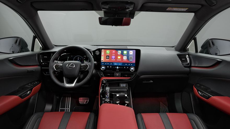Habitáculo del Lexus NX.