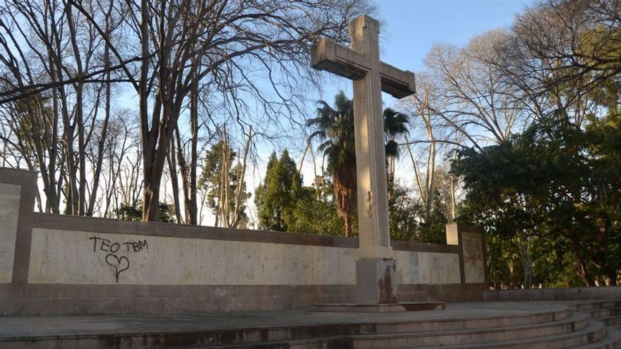Cruz de los Caídos en el parque Ribalta de Castellón.