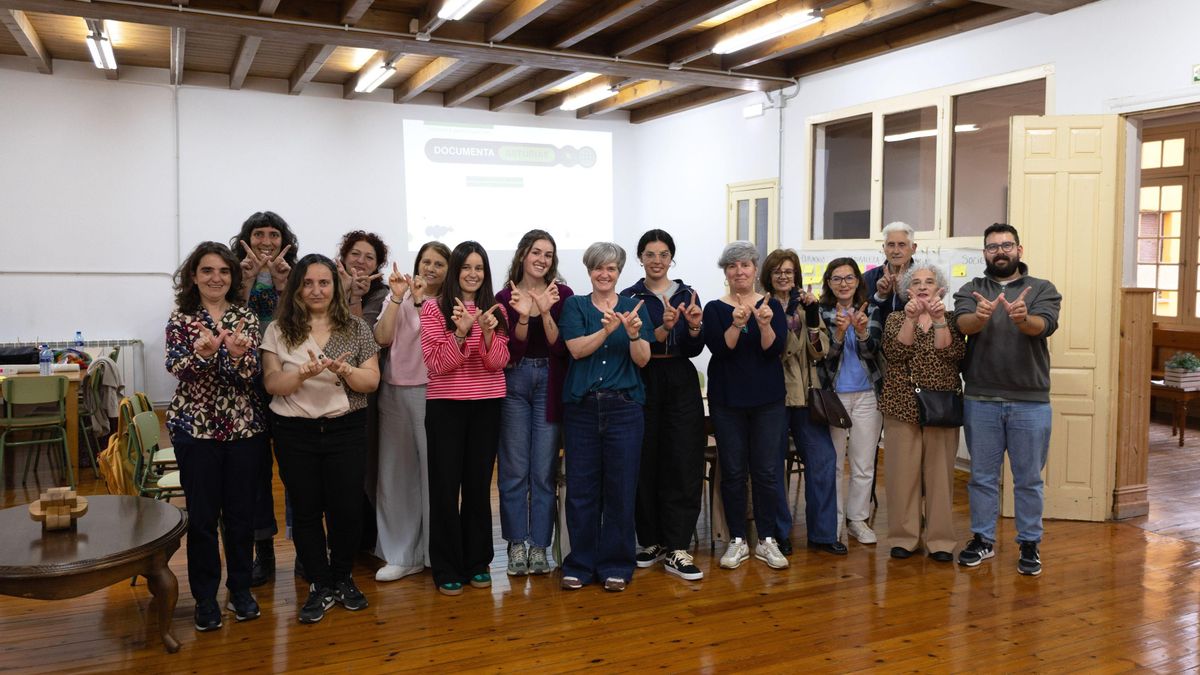 Foto de familia de las participantes en una de las primeras sesiones del proyecto.