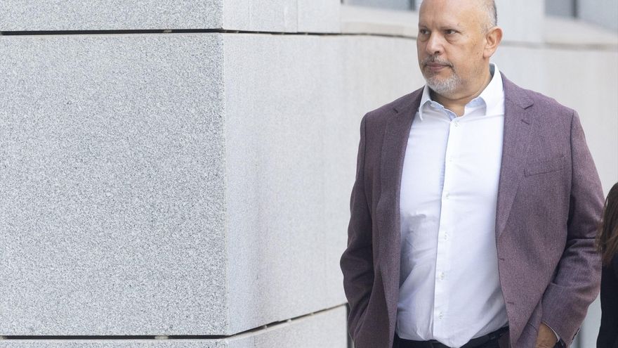 El exviceministro venezolano Nervis Villalobos a su llegada a la Audiencia Nacional, a 30 de octubre de 2026, en Madrid (España). Eduardo Parra / Europa Press