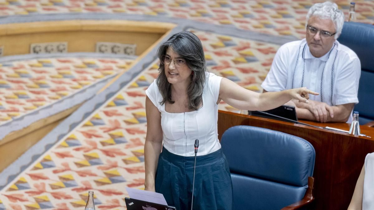 La oposición reprocha a Ayuso el calor en los colegios: "Mientras usted se hace fotos, nuestros hijos van con un ventilador a clase"