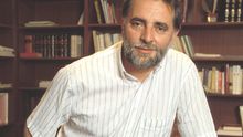 Posado de Julio Anguita