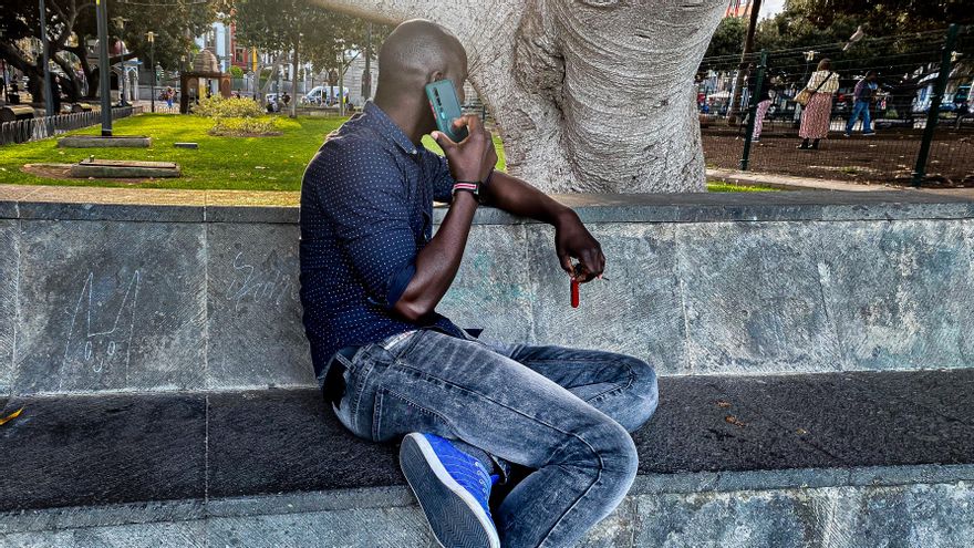 El maliense que llegó a Canarias y traduce a los solicitantes de asilo que saltan la valla de Melilla