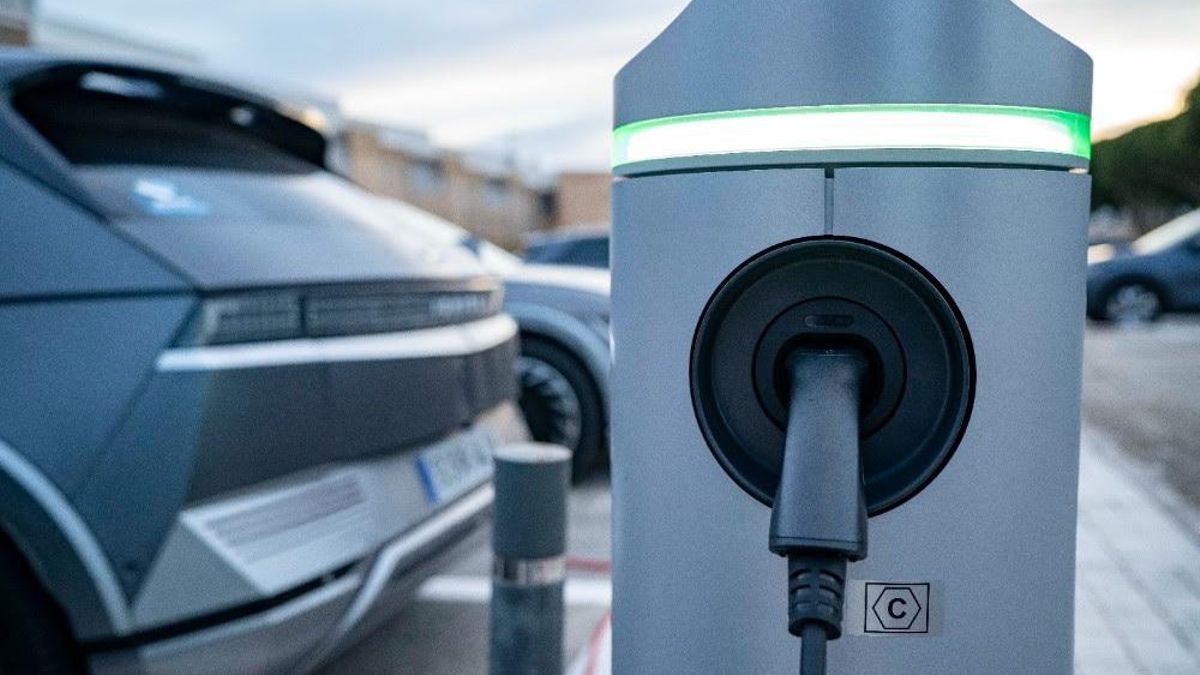 La potencia contratada en la red de distribución de Endesa en Canarias para recargar vehículos eléctricos crece casi un 80% en 2025.