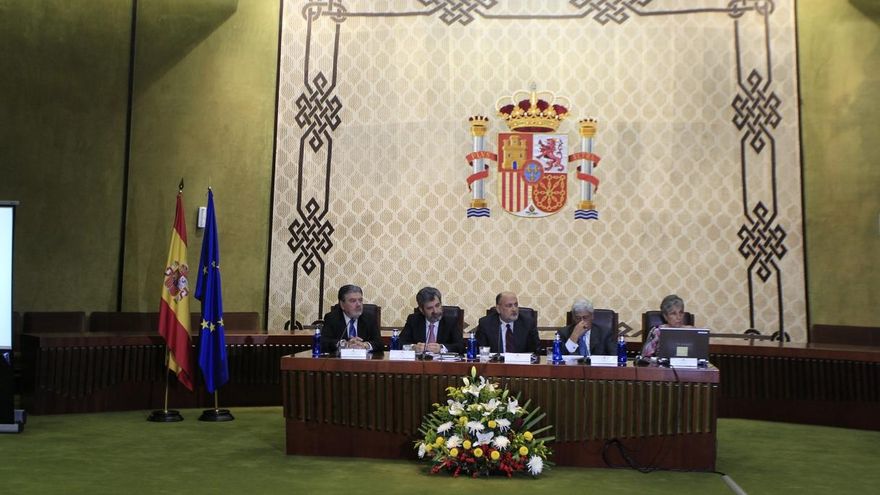 PP y PSOE votan juntos en el Congreso en contra de prohibir que los magistrados del TC militen en partidos