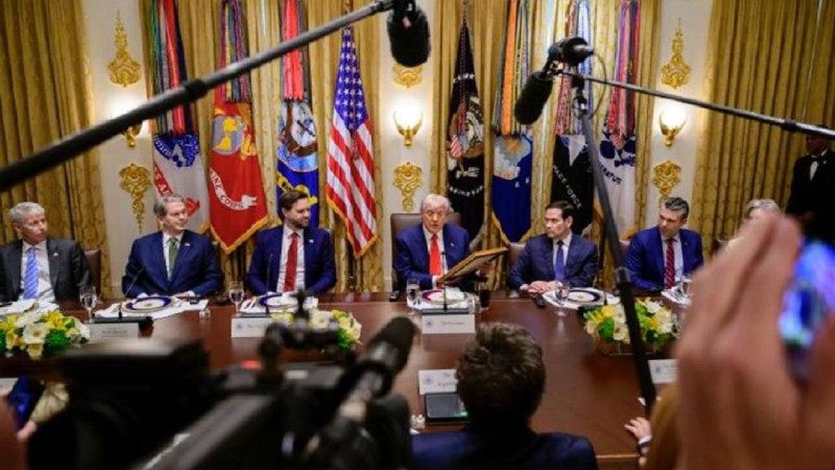 Trump se llevó toda la atención en la reunión con Milei, que apenas se lo vio de espaldas en la transmisión oficial.