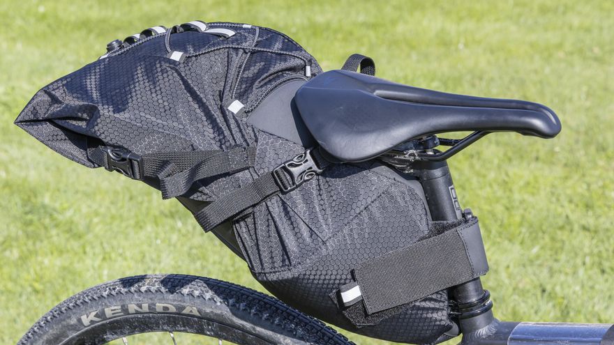 Cómo organizar el primer viaje 'bikepacking': los diferentes tipos de bolsa para transportar la carga